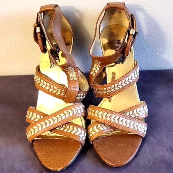 Michael Kors Tan and Gold Strappy Heeled Sandal Size 6 1/2 - Picture 2 of 4